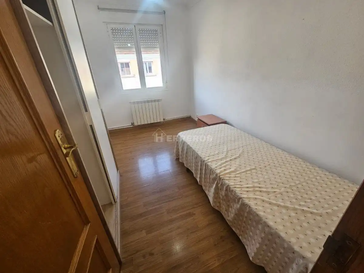 Dormitori de Apartament en venda en  Logroño amb Calefacció i Parquet
