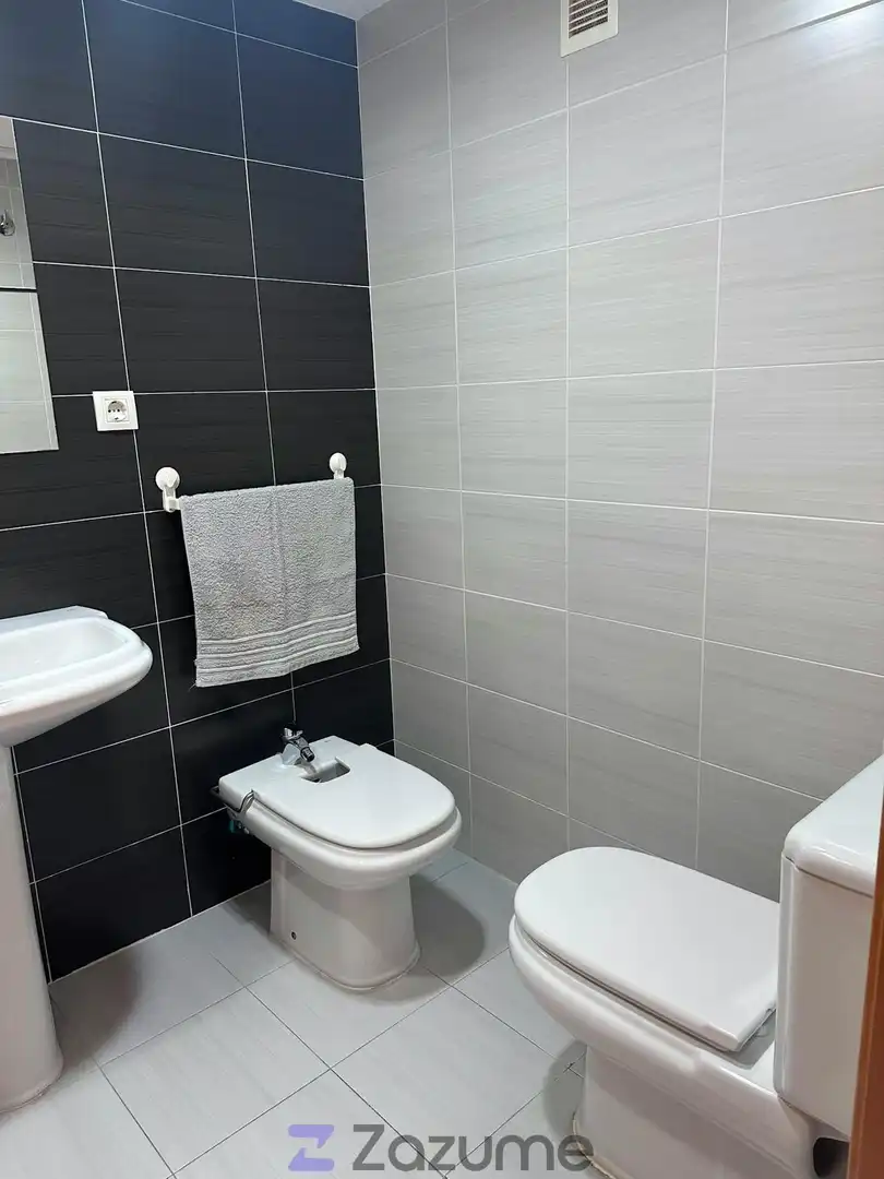 Bathroom of Flat for rent in Murcia  with Air Conditioner, Private garden and Swimming Pool