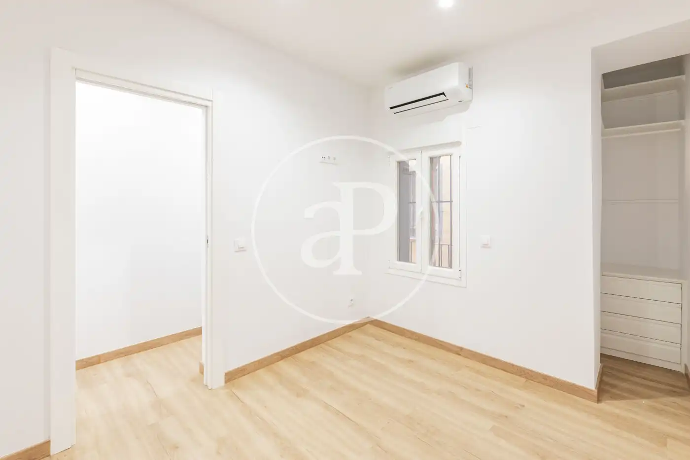 Piso en venta en Madrid con Calefacción y Balcón
