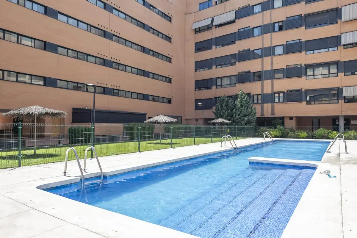 Piscina de Àtic en venda en Madrid amb Aire condicionat, Calefacció i Jardí privat
