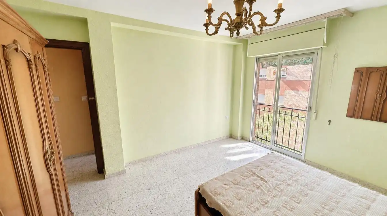 Bedroom of Flat for sale in Granada  with Heating, Furnished and Balcony