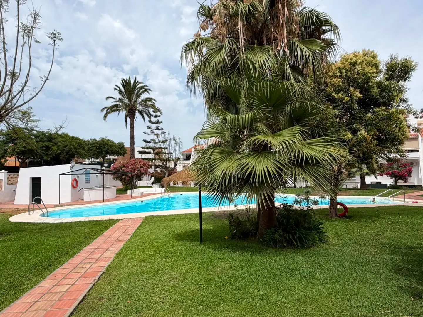 Piscina de Casa adosada en venda en Vélez-Málaga amb Aire condicionat i Piscina comunitària