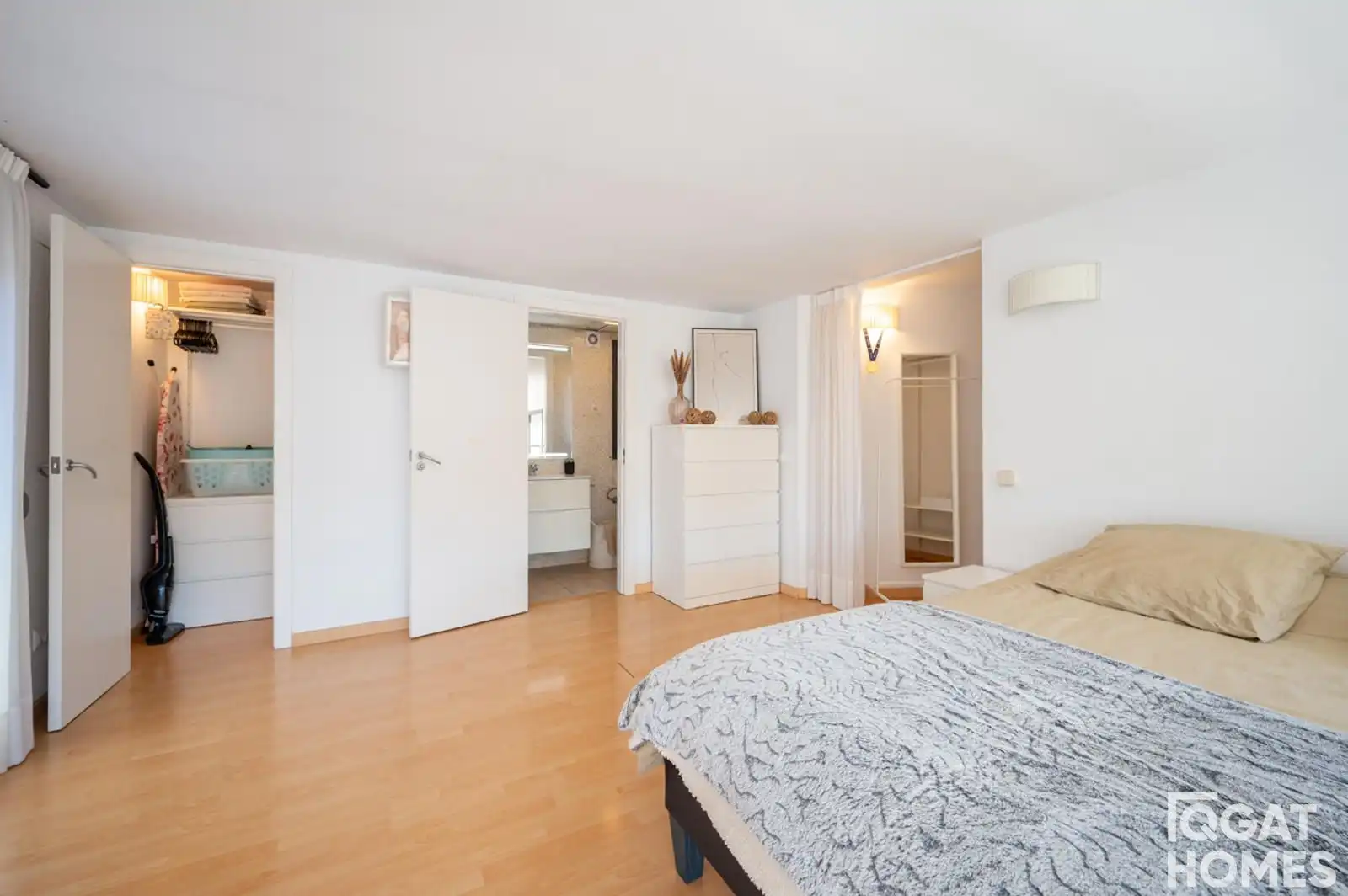 Habitación de Piso en venta en Sant Cugat del Vallès con Aire acondicionado, Calefacción y Terraza