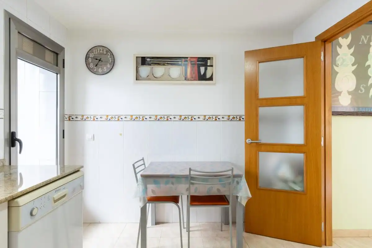 Küche von Wohnung zum Verkauf in Montserrat mit Klimaanlage und Heizung