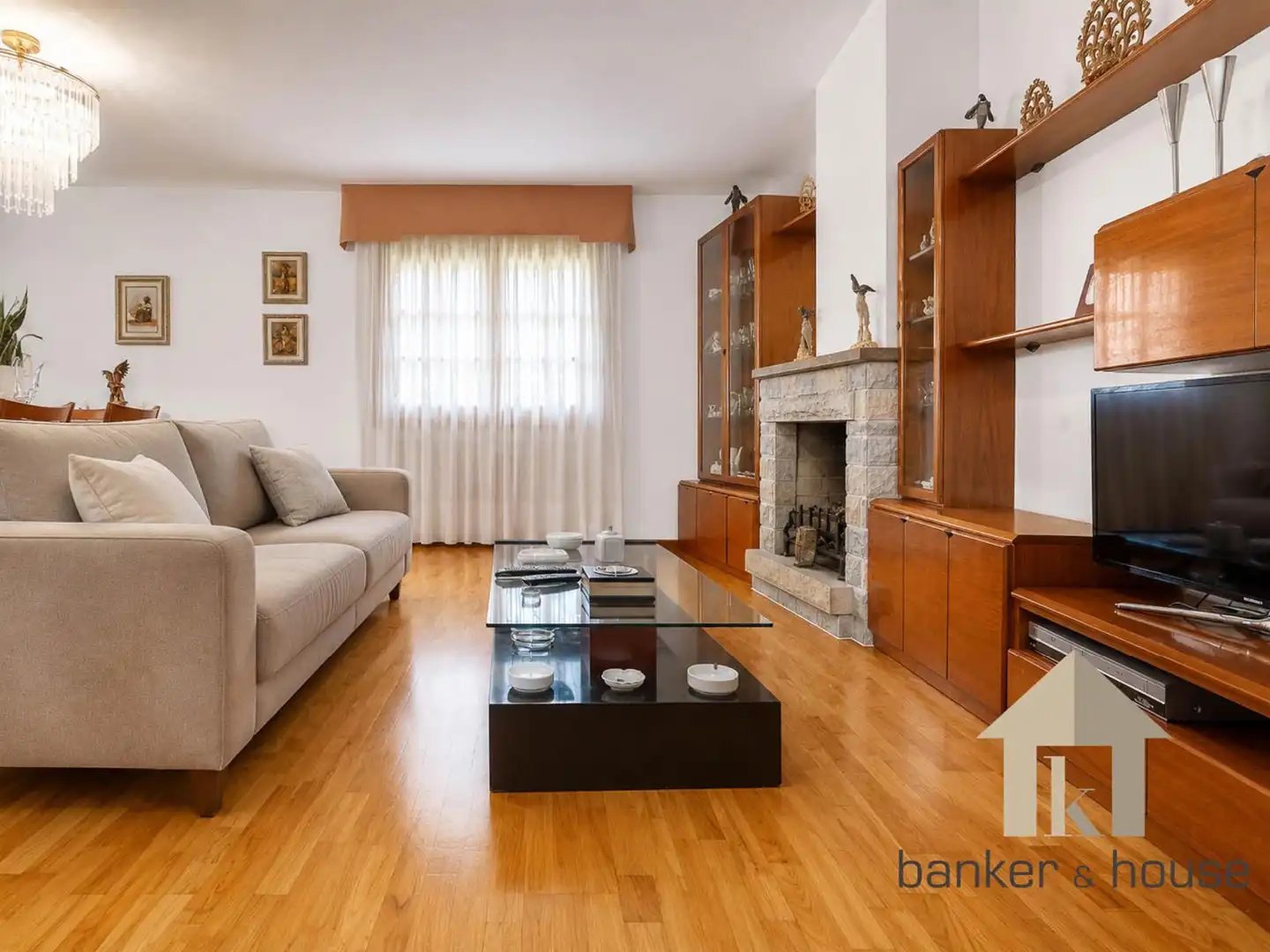 Sala d'estar de Casa o xalet en venda en Cerdanyola del Vallès amb Aire condicionat, Calefacció i Jardí privat