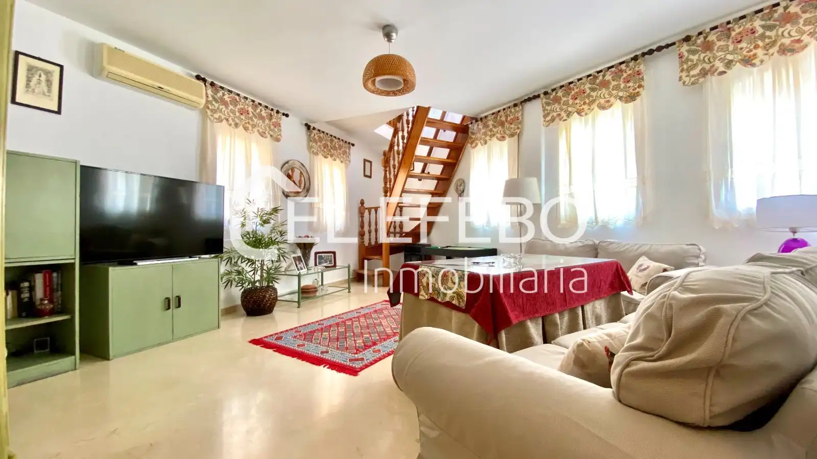 Sala d'estar de Dúplex de lloguer en Antequera amb Aire condicionat, Calefacció i Terrassa