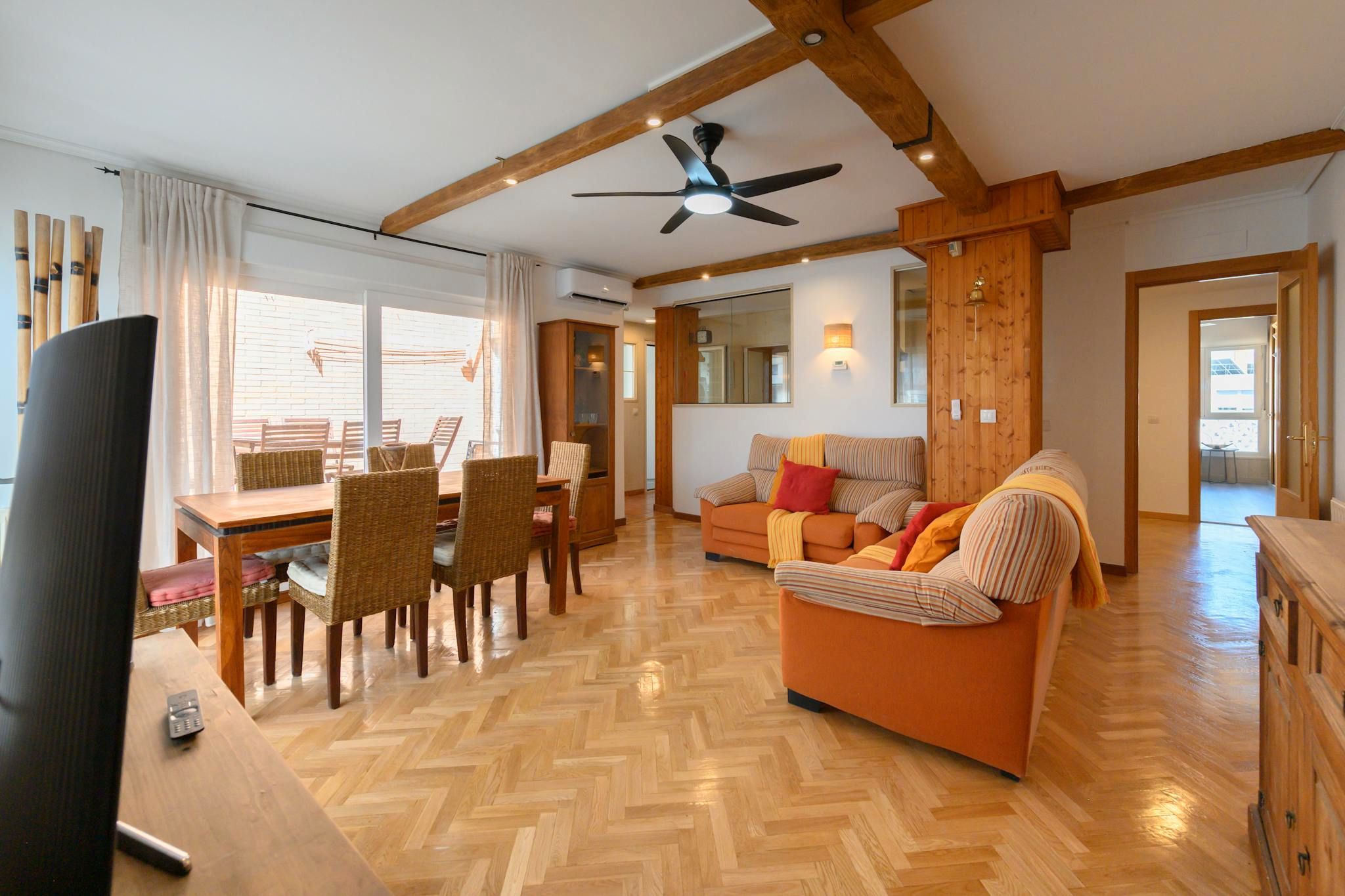 Sala de estar de Piso de alquiler en  Madrid Capital con Aire acondicionado, Calefacción y Amueblado