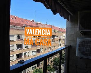 Vista exterior de Pis de lloguer en  Valencia Capital amb Aire condicionat i Balcó