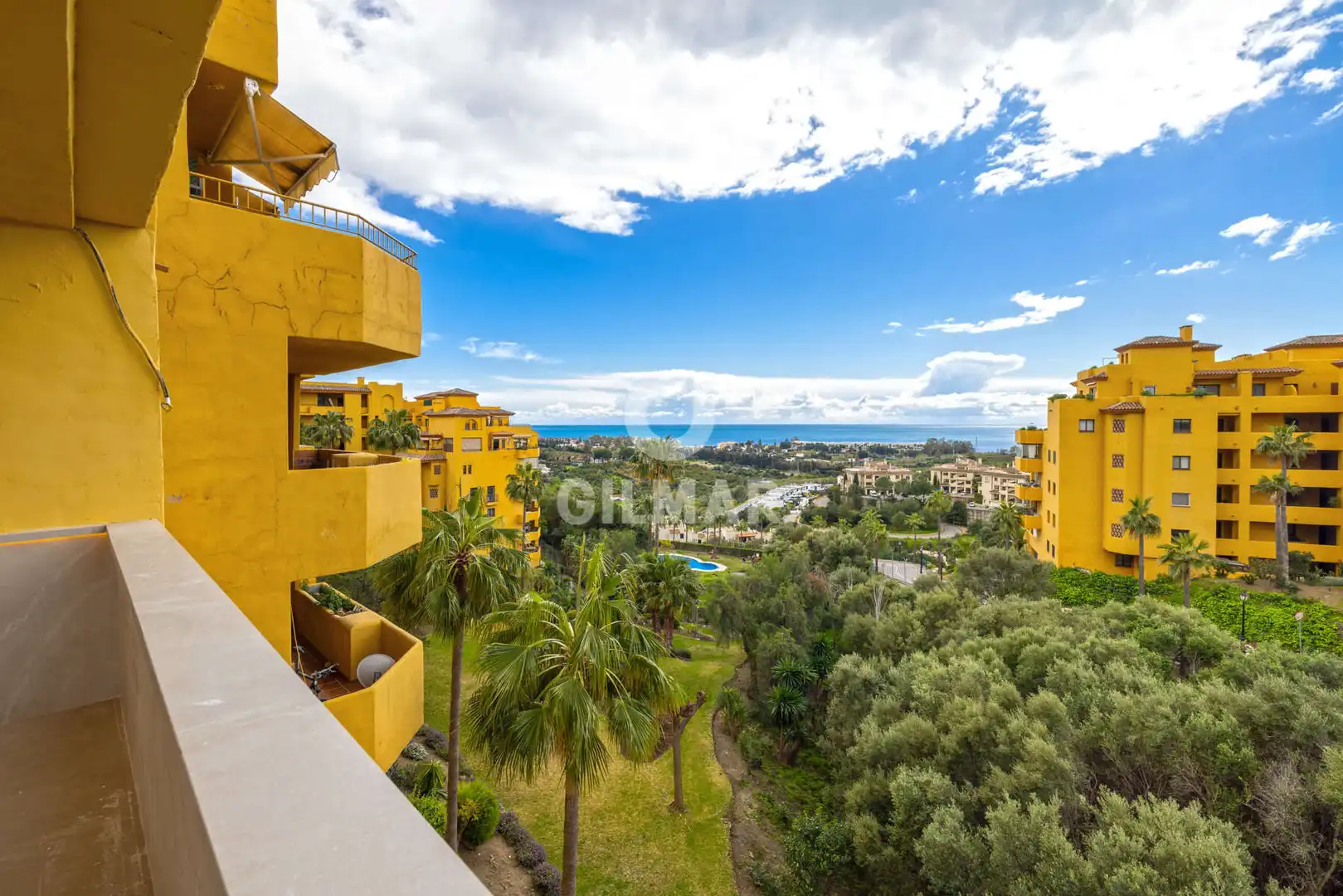 Apartament amb terrassa en venda a Selwo, imagen 2