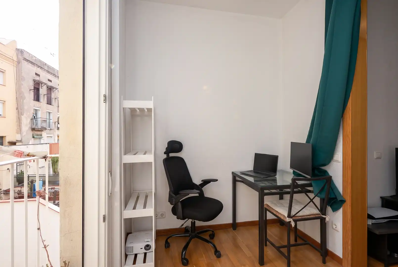 Bedroom of Flat for sale in Barcelona