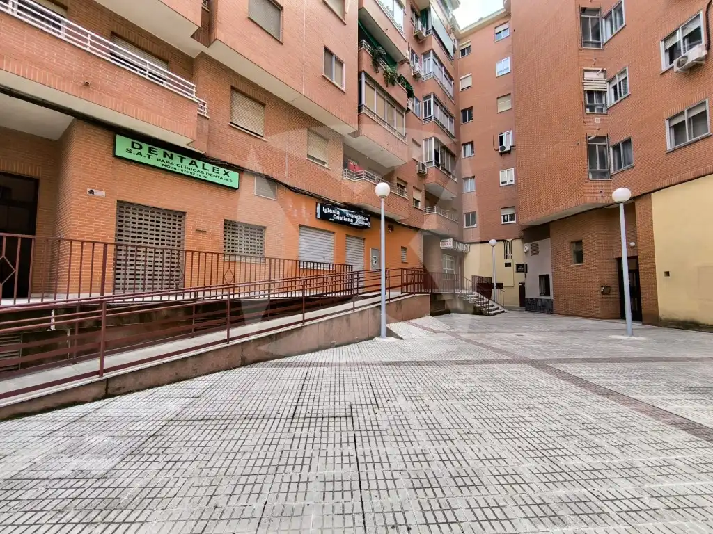 Local comercial en alquiler en Avenida Isabel de Moctezuma