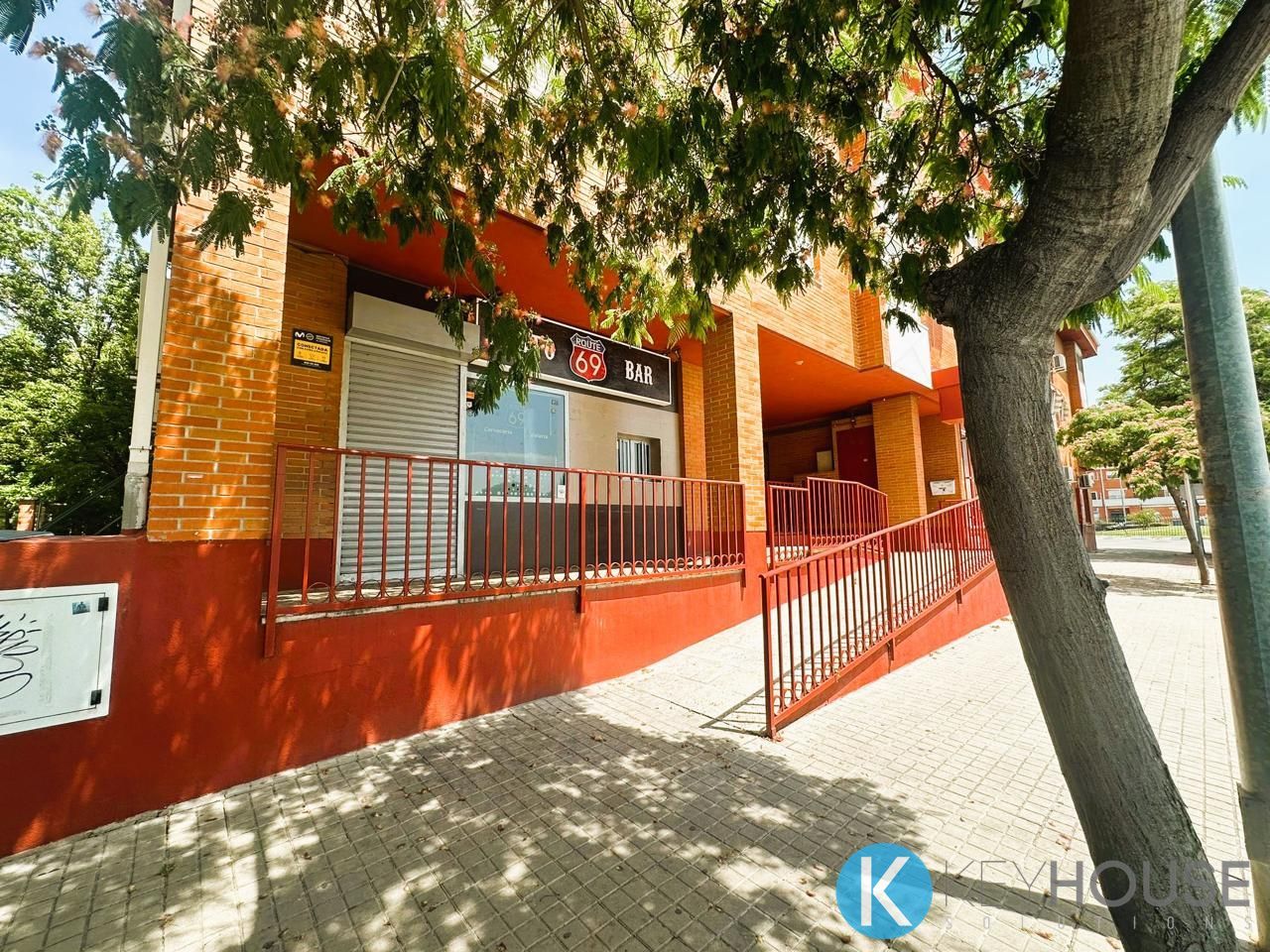 Exterior view of Premises for sale in Velilla de San Antonio  with Air Conditioner and Furnished
