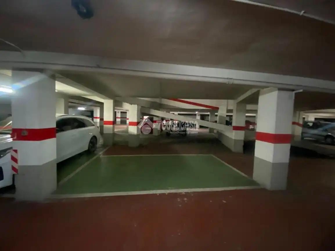 Parking de Piso en venta en Zaragoza con Calefacción, Terraza y Balcón