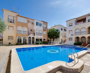 Piscina de Casa o xalet en venda en Torrevieja amb Aire condicionat, Terrassa i Moblat