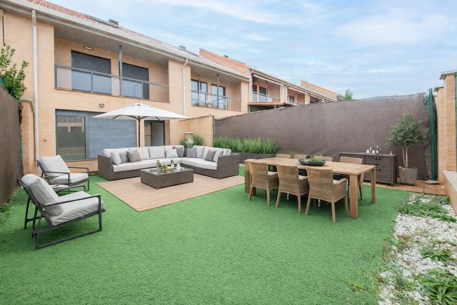 Terrasse von Einfamilien-Reihenhaus zum Verkauf in Navalcarnero mit Klimaanlage, Heizung und Privatgarten