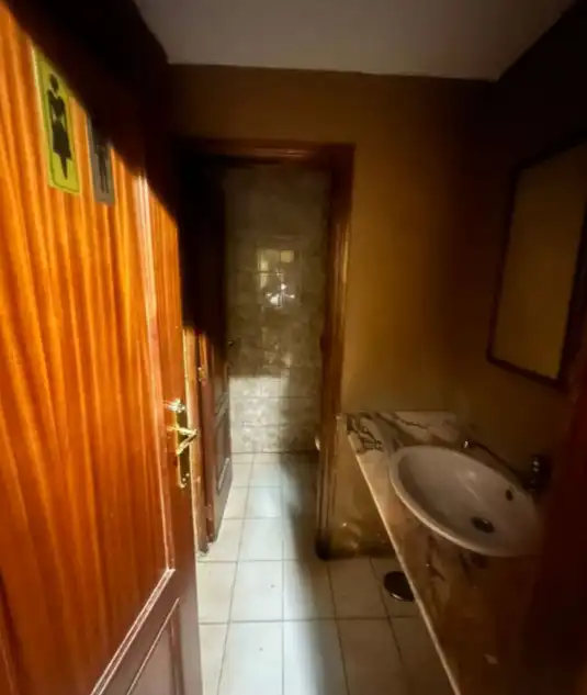 Baño de Local de alquiler en Madrid