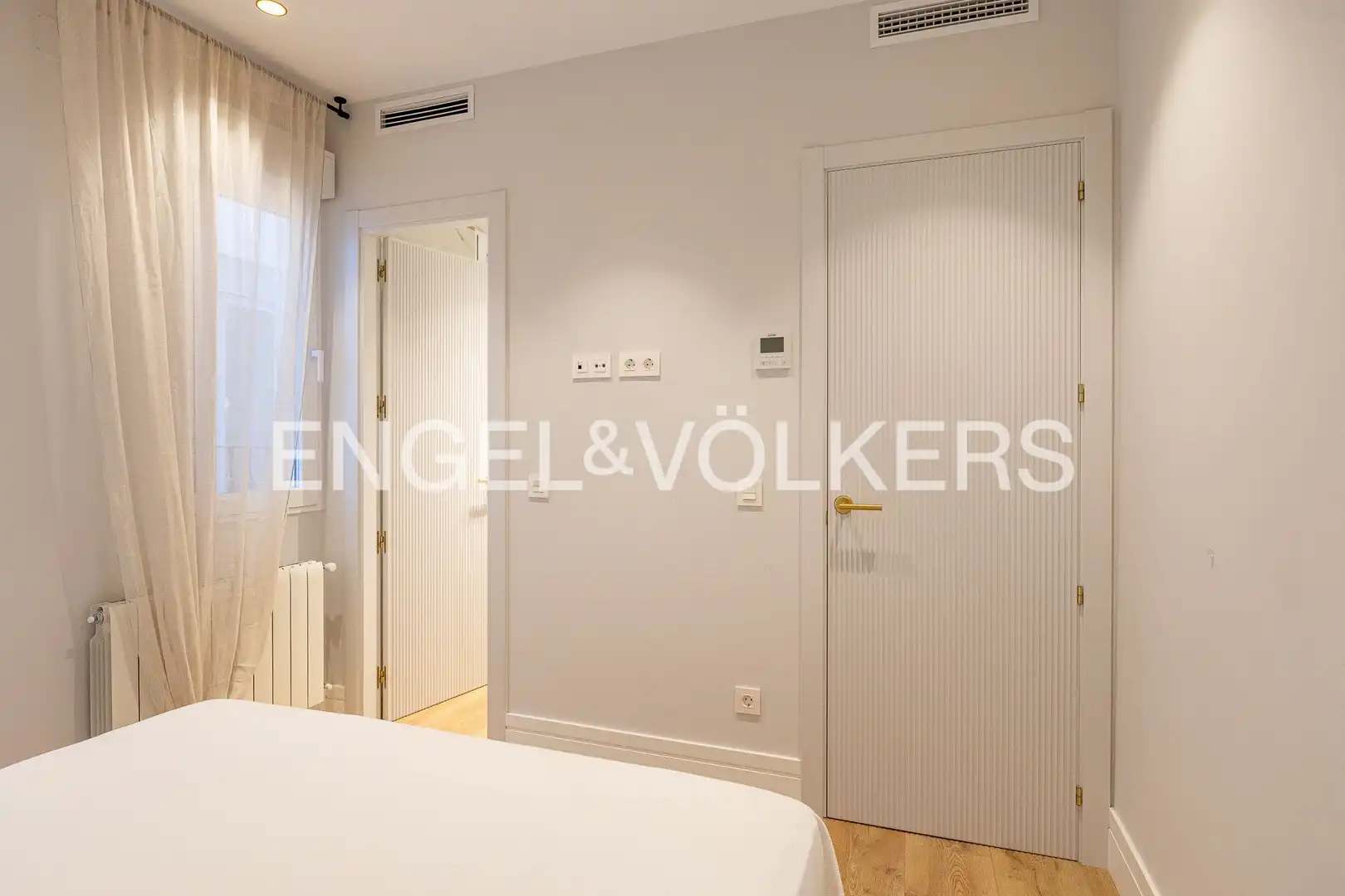 Bedroom of Flat for sale in Madrid  with Air Conditioner, Heating and Furnished