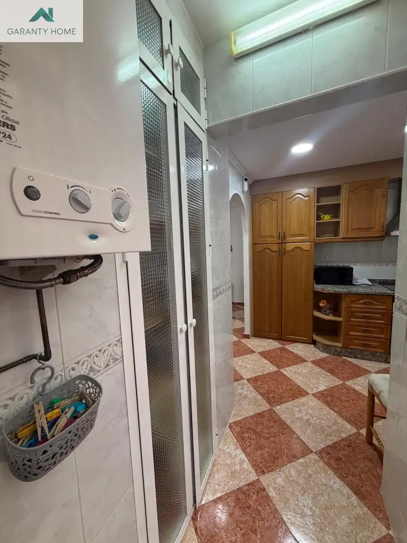 Cuina de Pis de lloguer en Málaga amb Aire condicionat i Moblat