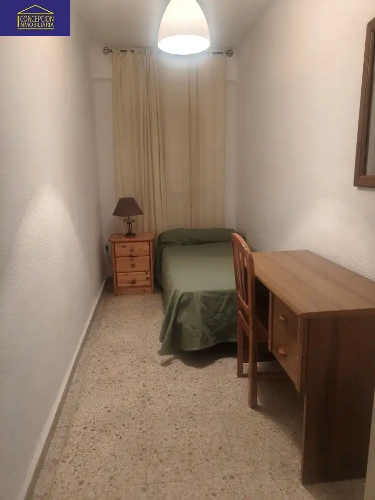 Schlafzimmer von Wohnung zur Miete in Córdoba mit Klimaanlage, Heizung und Möbliert