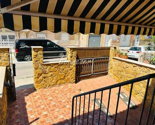 Vista exterior de Casa adosada en venda en Cartagena amb Aire condicionat i Jardí privat
