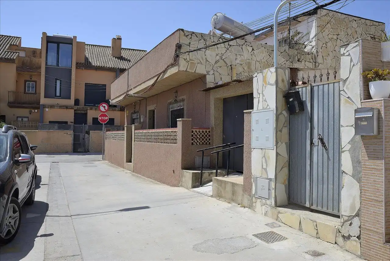 Vista exterior de Casa adosada en venta en Algeciras con Terraza