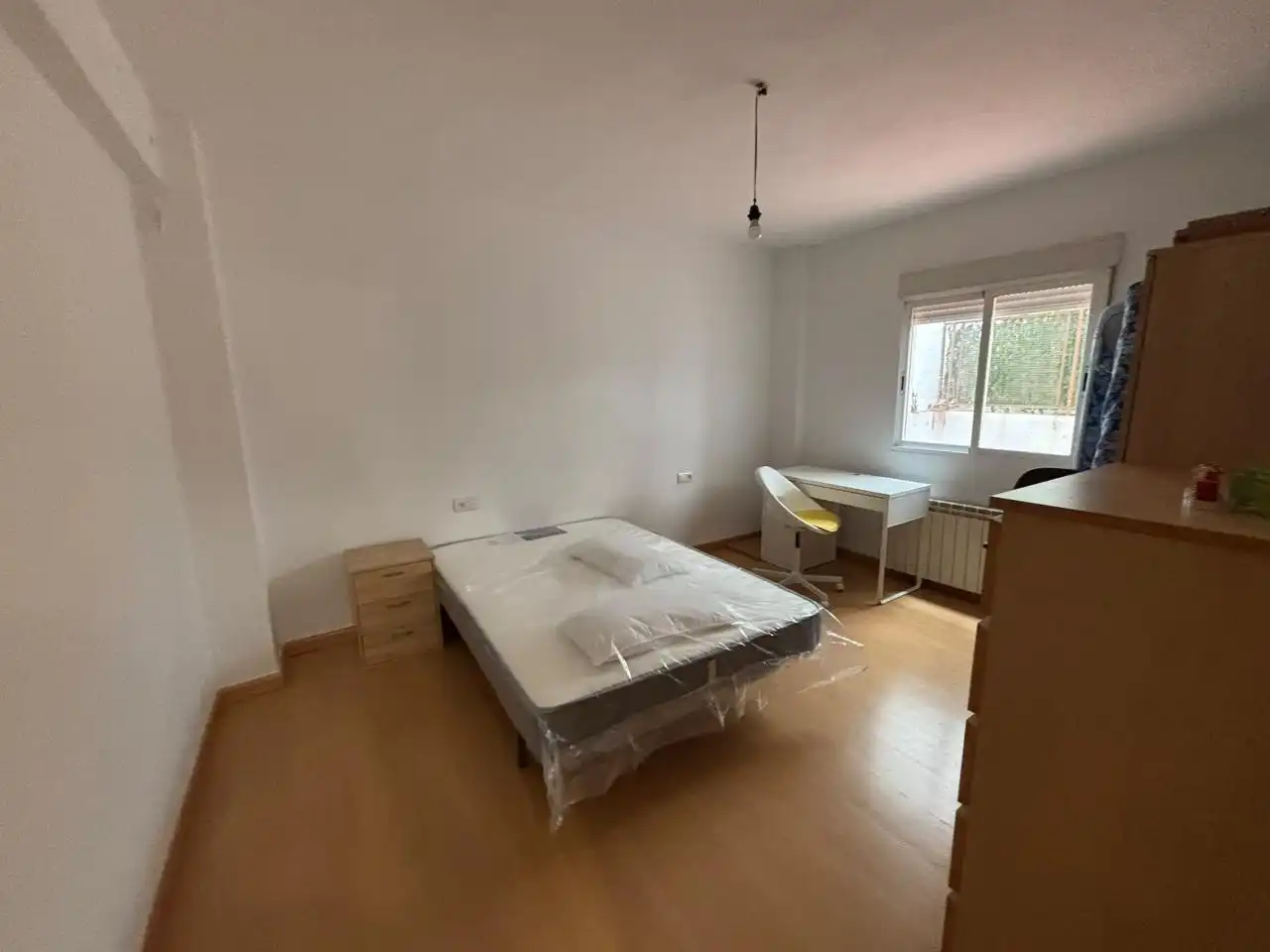 Habitación de Piso en venta en Granada con Amueblado