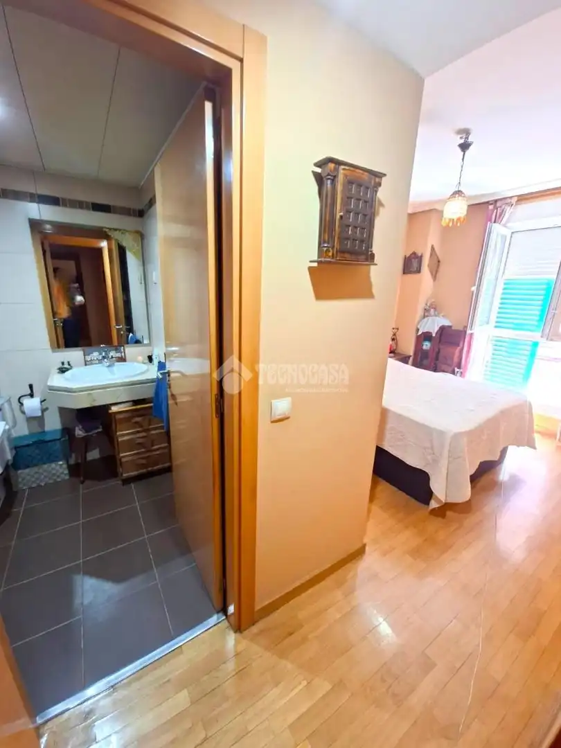 Bedroom of Flat for sale in Parla  with Air Conditioner, Heating and Parquet flooring
