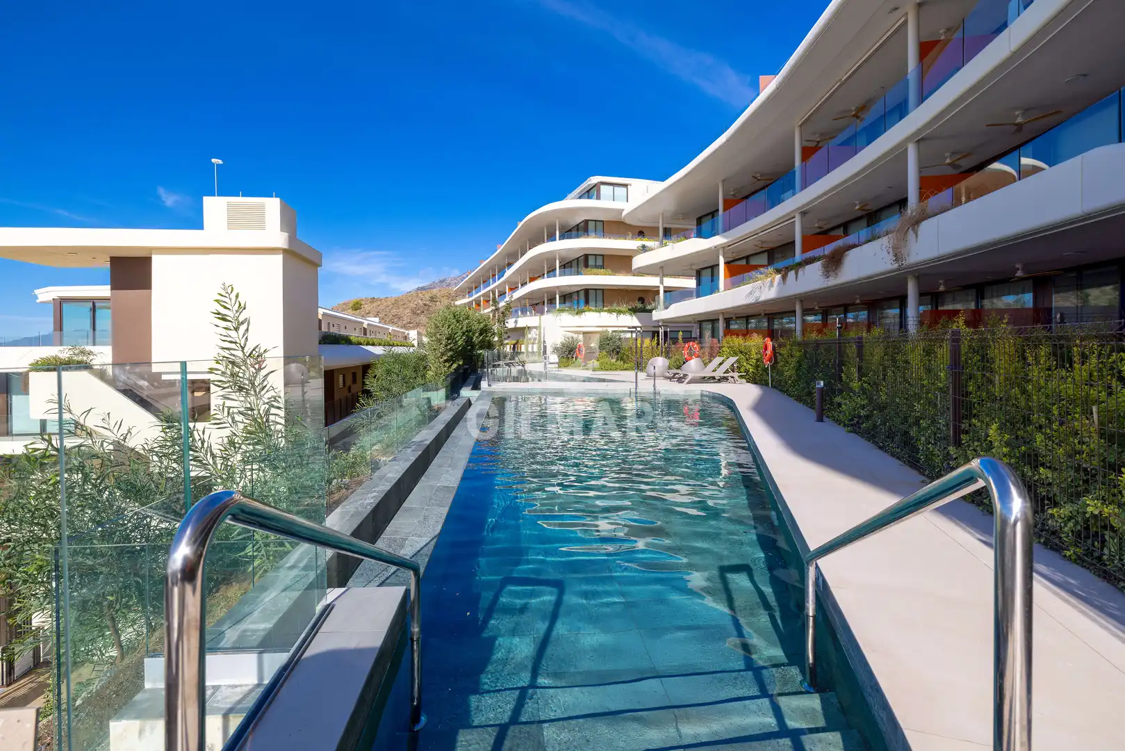 Schwimmbecken von Wohnungen zum Verkauf in Fuengirola mit Heizung, Privatgarten und Abstellraum