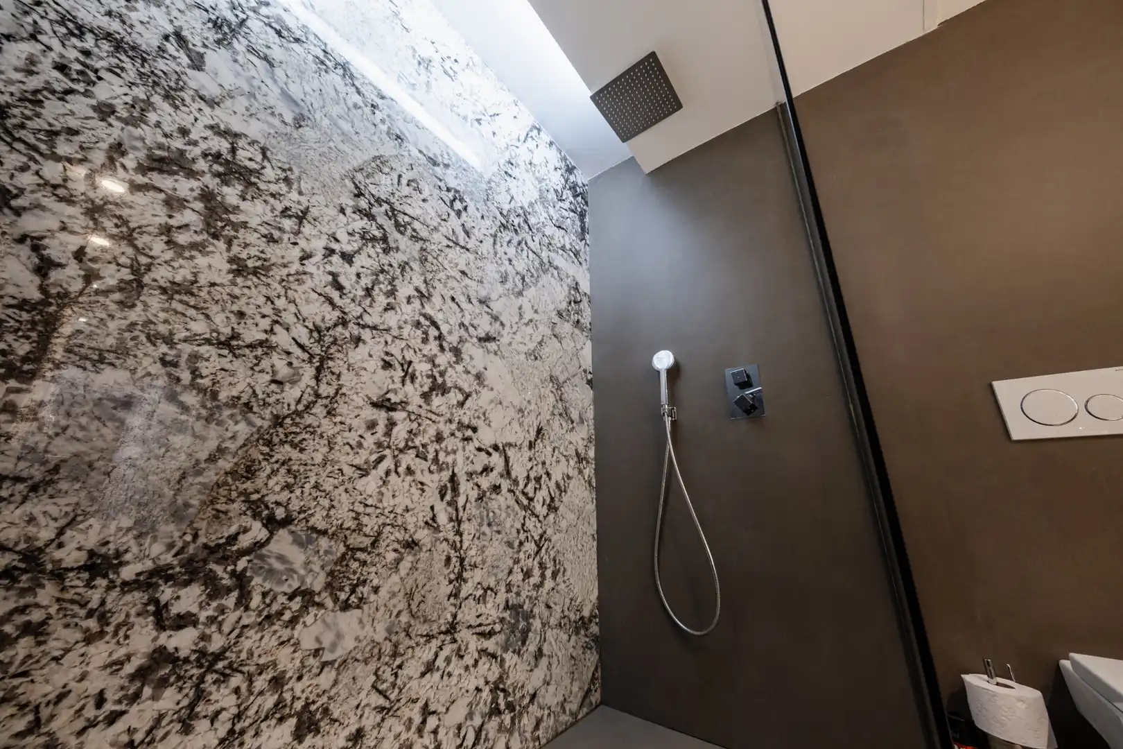 Badezimmer von Maisonette zum Verkauf in Barcelona mit Klimaanlage, Heizung und Privatgarten