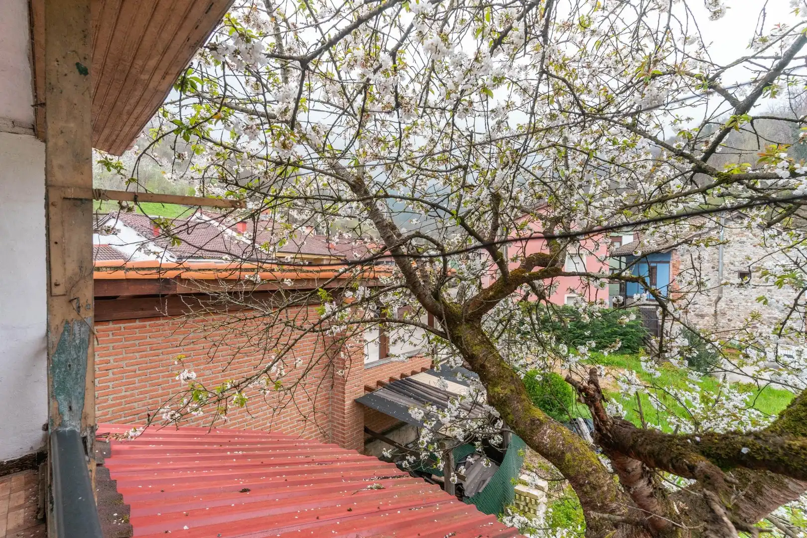 Terrassa de Casa o xalet en venda en Laviana amb Calefacció, Jardí privat i Terrassa