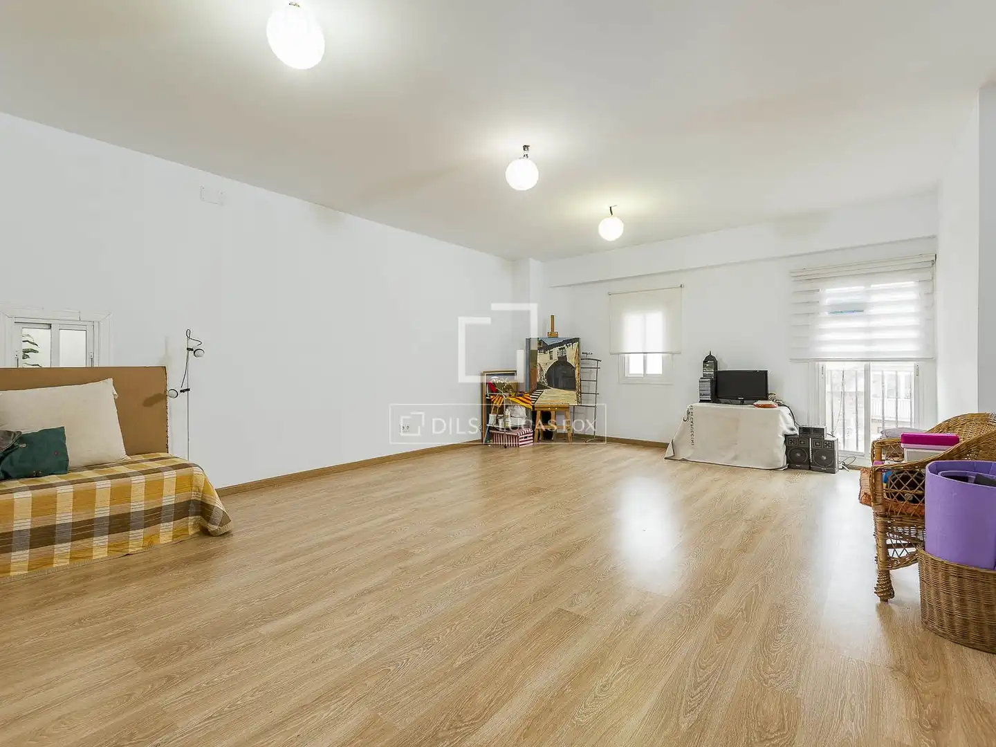 Piso en venta en Barcelona con Calefacción, Terraza y Balcón