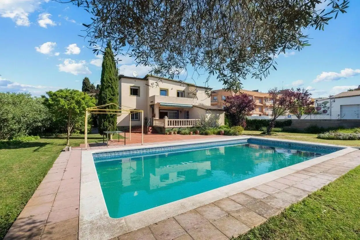 Piscina de Casa o chalet en venta en Sant Pere Pescador con Aire acondicionado, Calefacción y Jardín privado