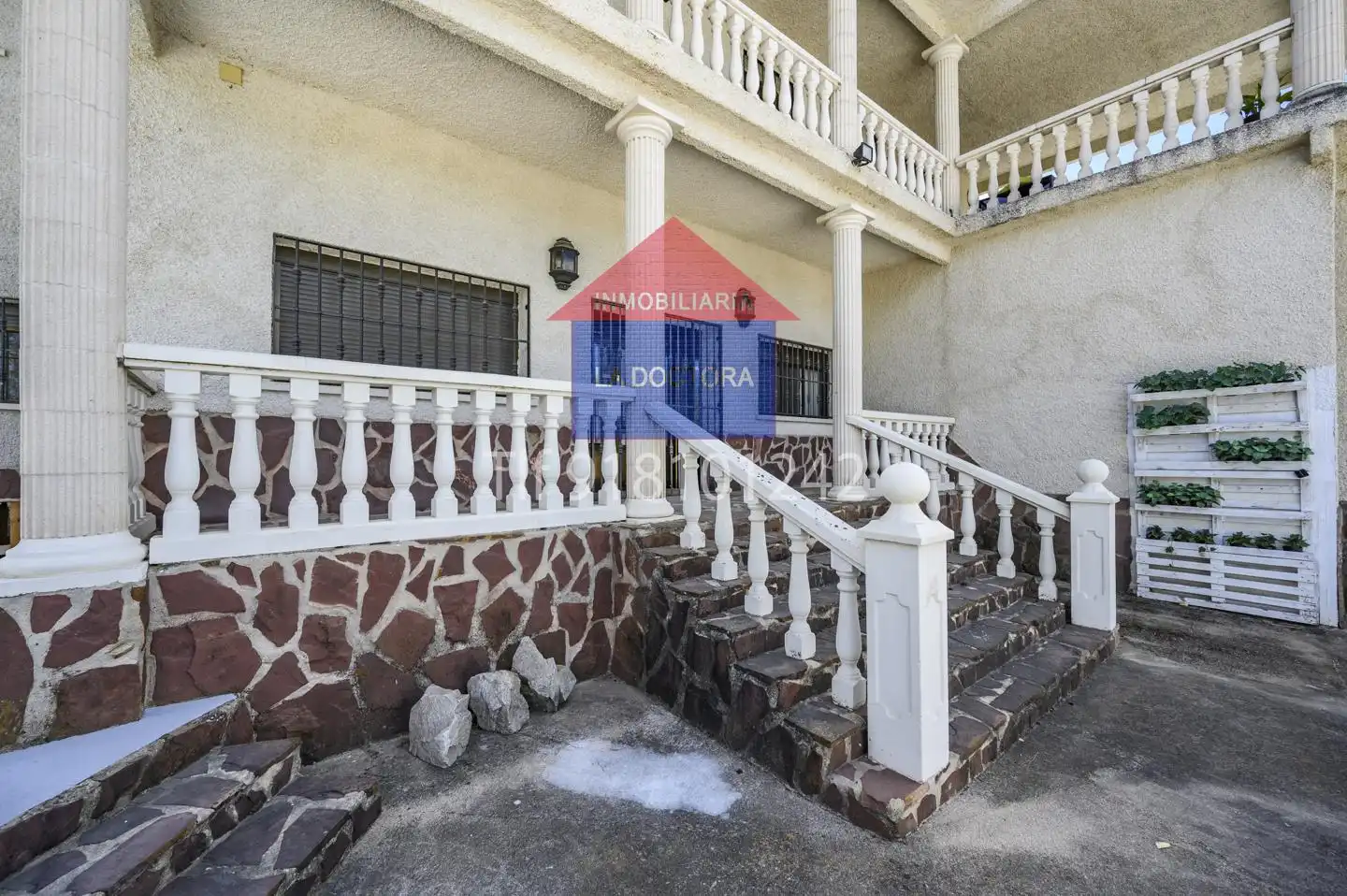 Vista exterior de Casa o chalet en venta en Escalona con Calefacción, Terraza y Piscina