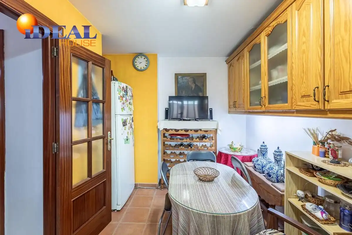 Casa aparellada amb terrassa en venda a Camino CEMENTERIO, imagen 16