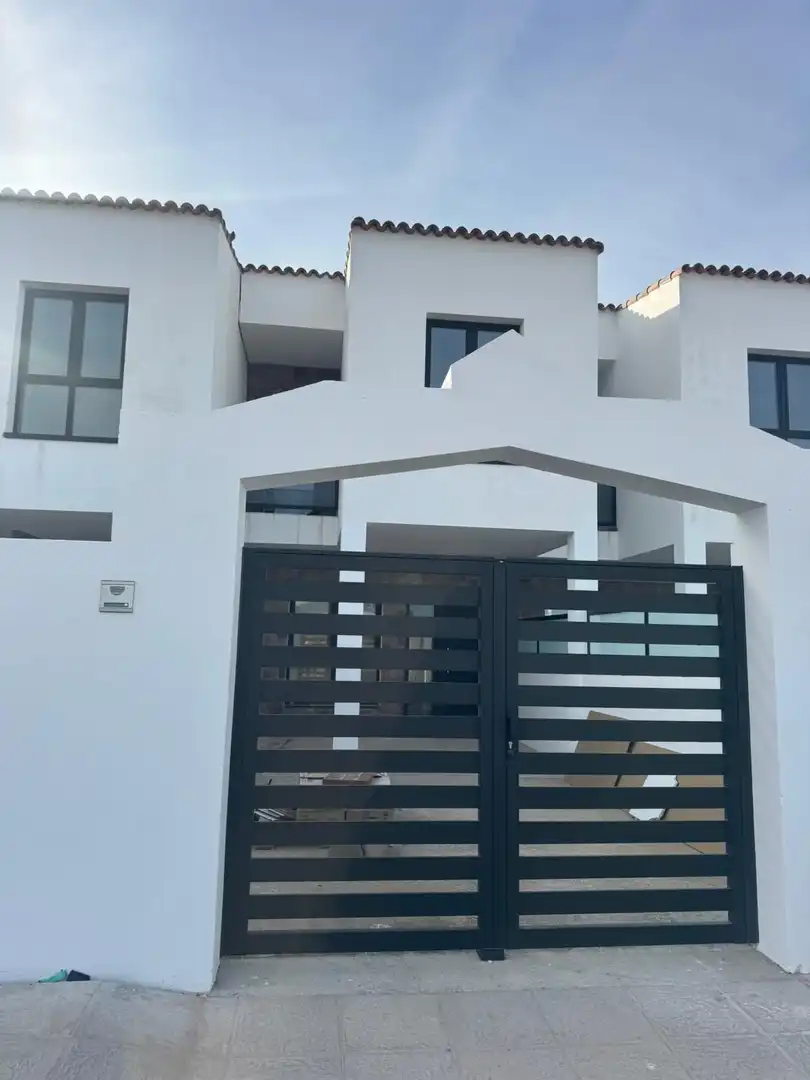 Vista exterior de Casa adosada en venta en La Oliva