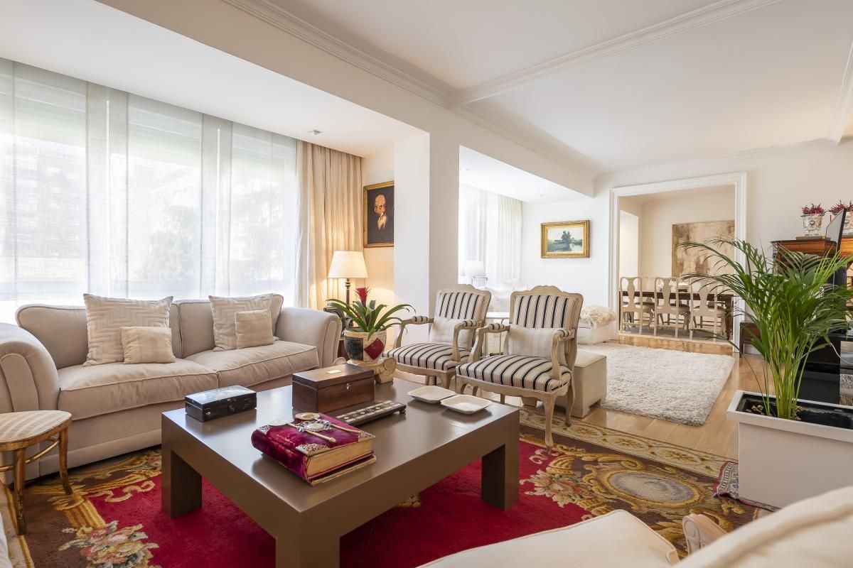 Sala de estar de Piso en venta en  Madrid Capital con Aire acondicionado, Calefacción y Jardín privado