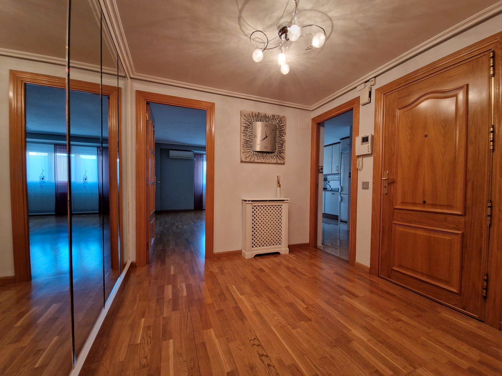 Piso de alquiler en  Zaragoza Capital con Aire acondicionado, Calefacción y Parquet