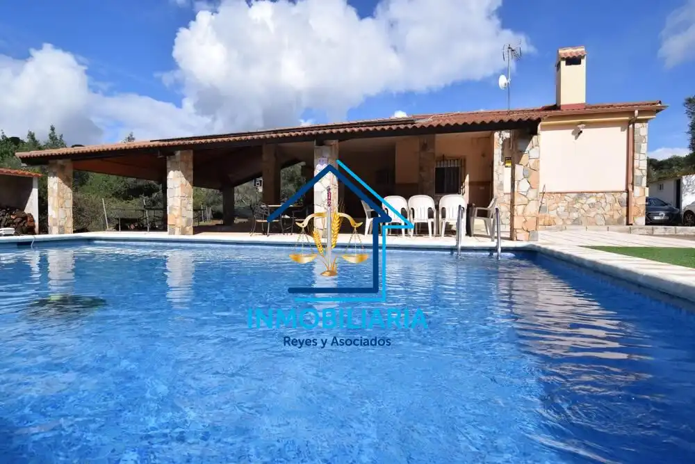 Piscina de Casa o xalet en venda en Córdoba amb Aire condicionat, Terrassa i Piscina