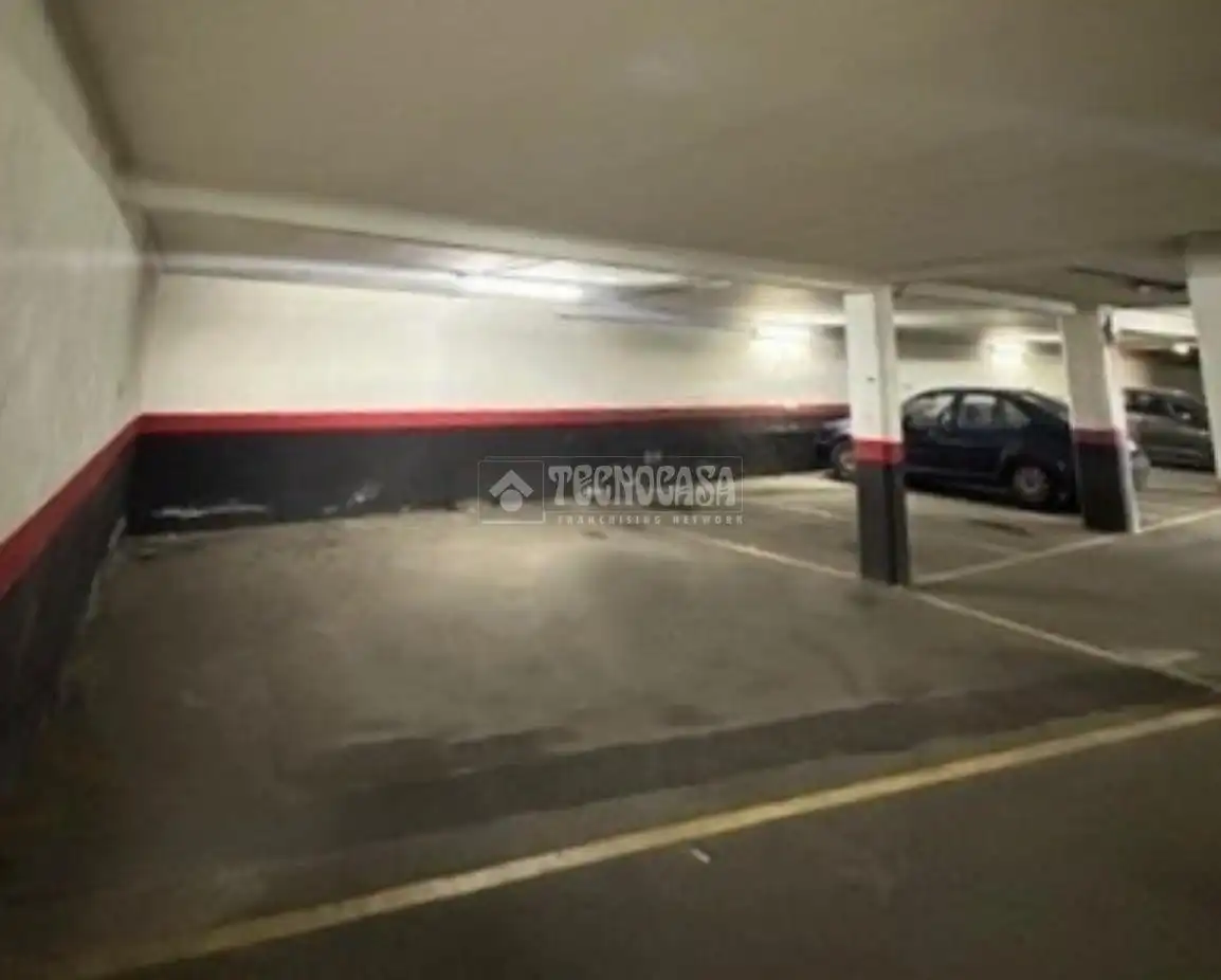 Parkplatz von Garage zum Verkauf in Madrid