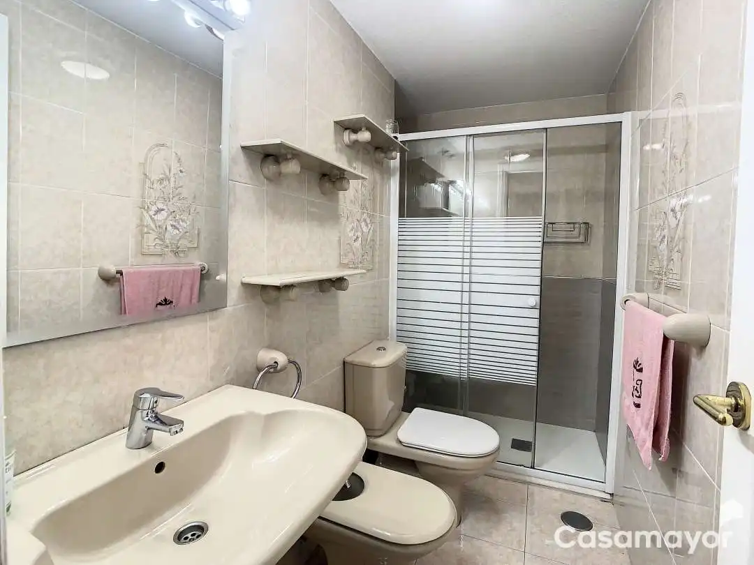 Baño de Piso de alquiler en Alicante / Alacant con Aire acondicionado y Calefacción
