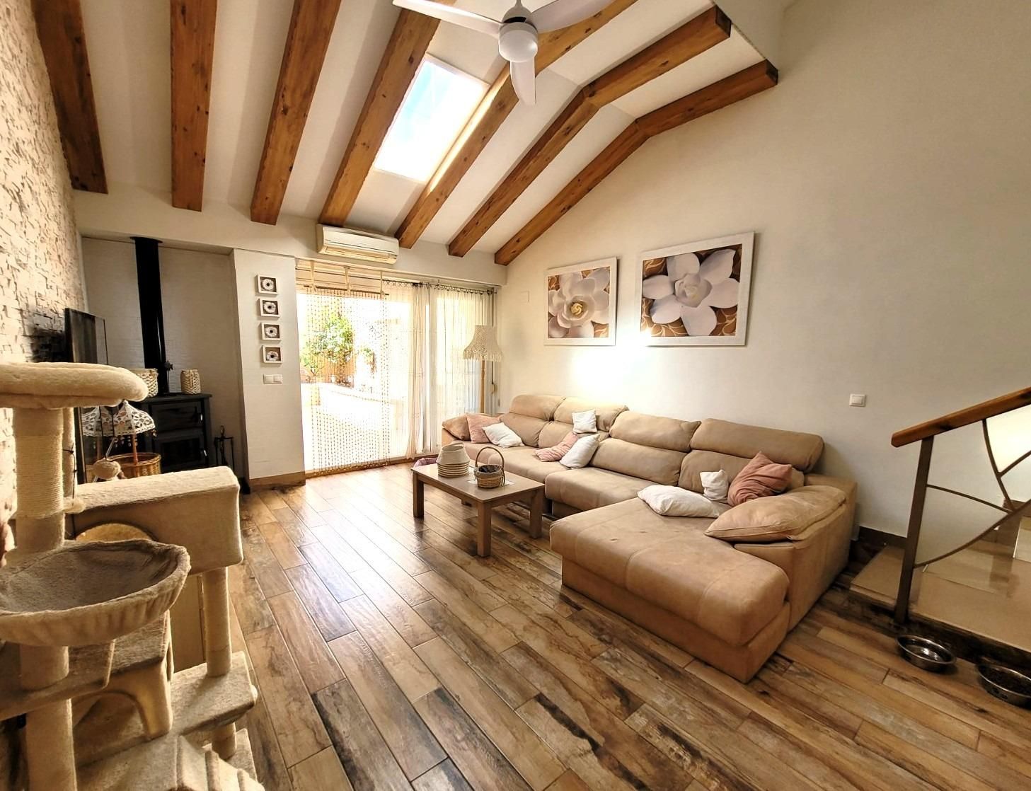 Sala de estar de Casa adosada en venta en Alicante / Alacant con Aire acondicionado, Calefacción y Terraza