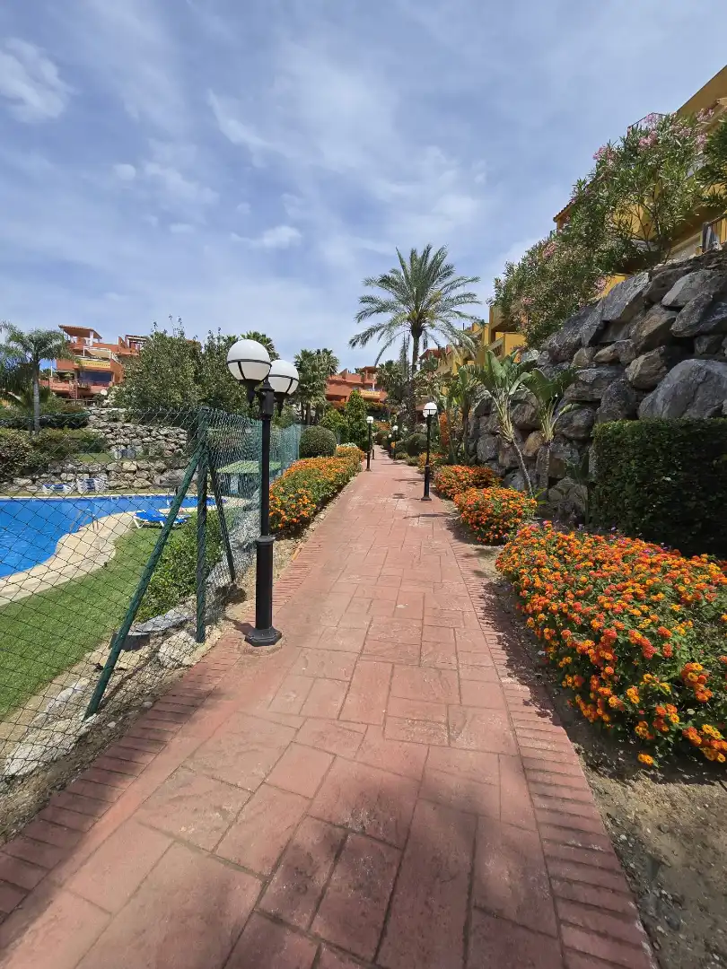 Vista exterior de Pis en venda en Marbella amb Terrassa, Traster i Piscina comunitària