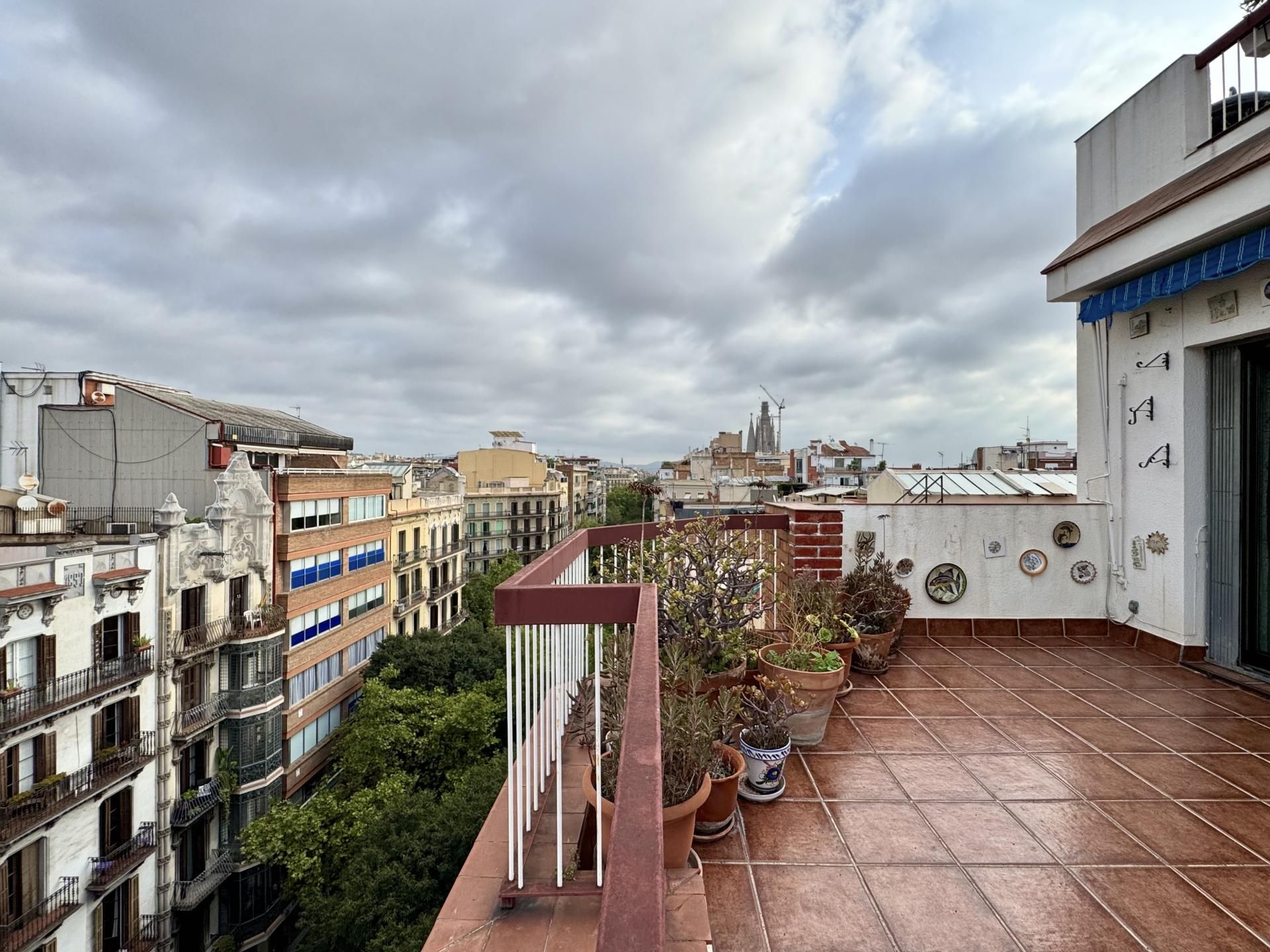 Exterior view of Attic for sale in  Barcelona Capital  with Heating and Terrace