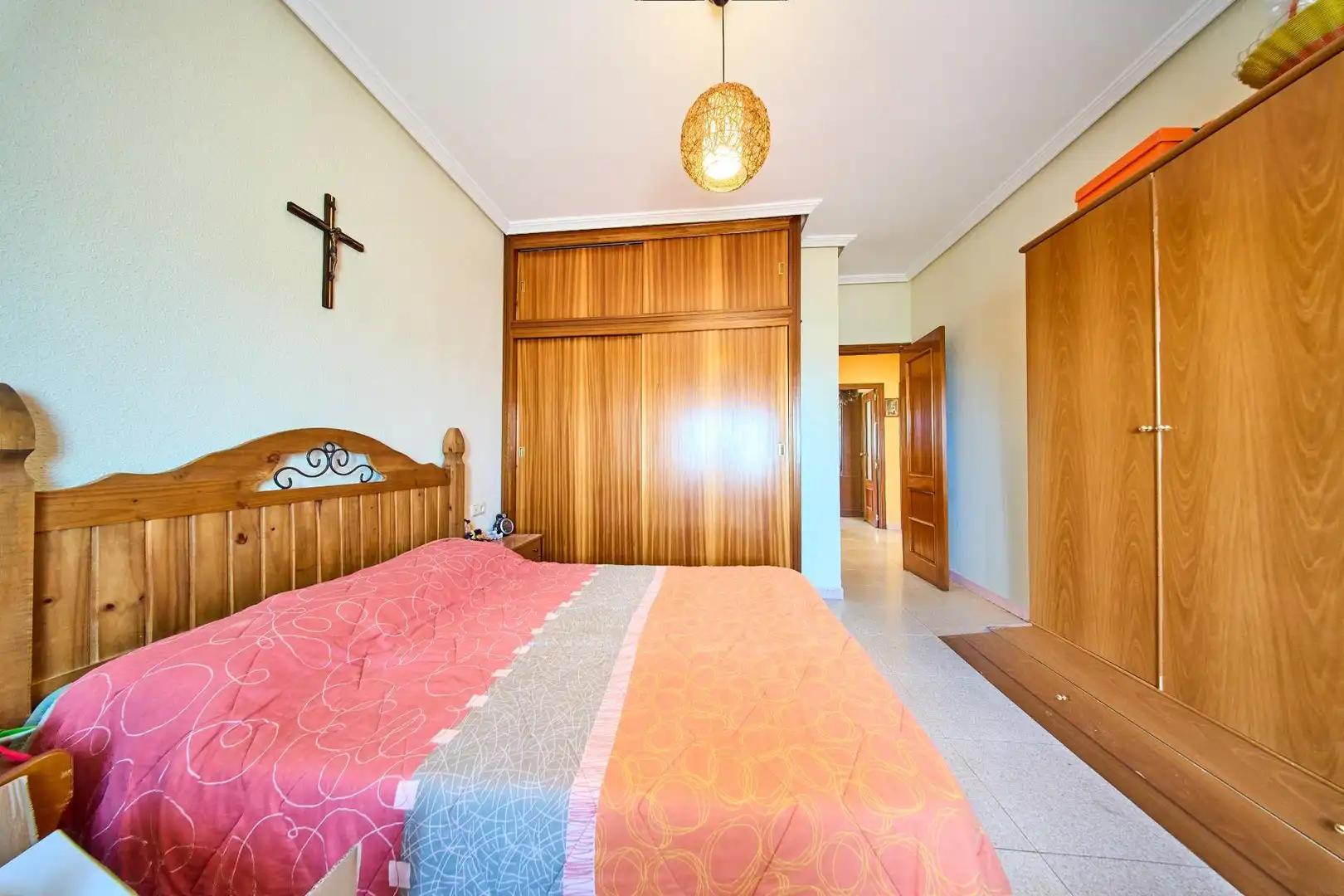 Habitación de Casa adosada en venta en Baza con Calefacción, Terraza y Trastero