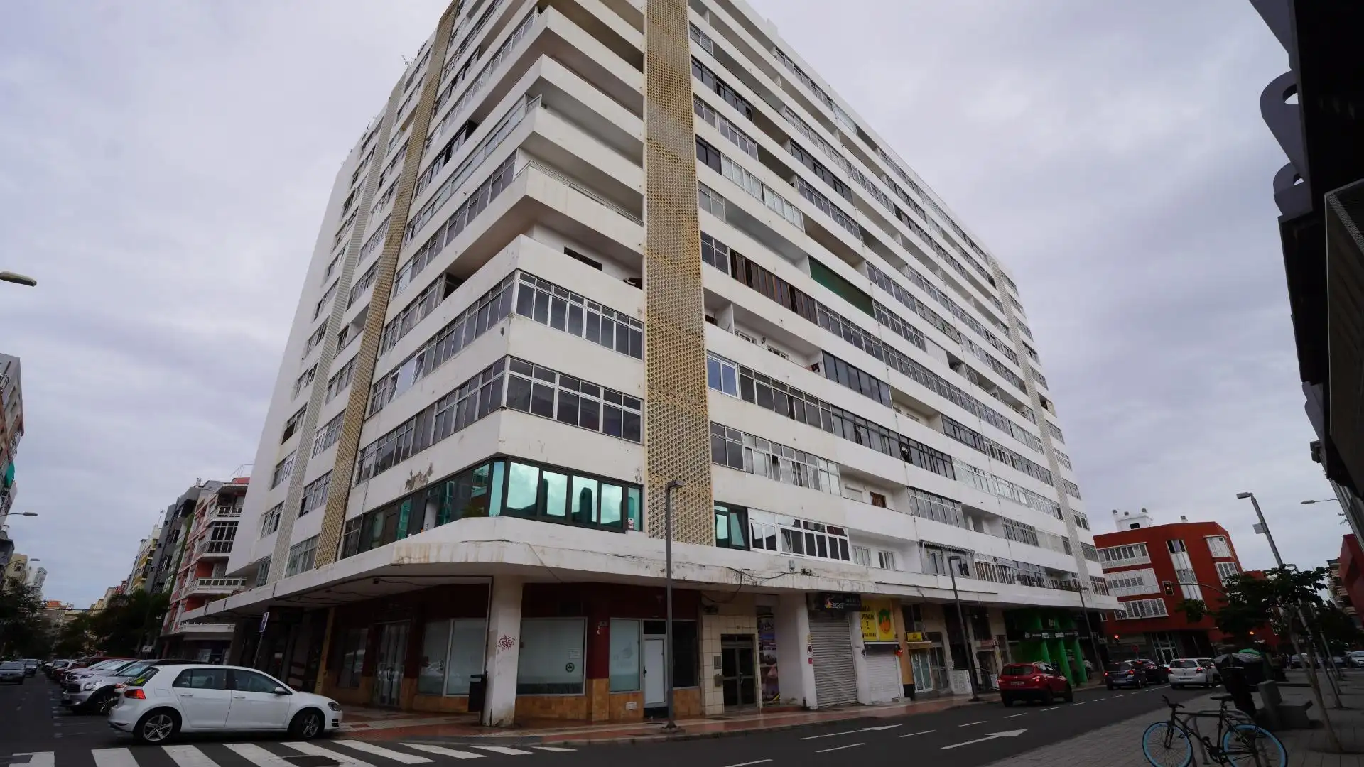 Vista exterior de Pis en venda en Las Palmas de Gran Canaria amb Moblat i Balcó