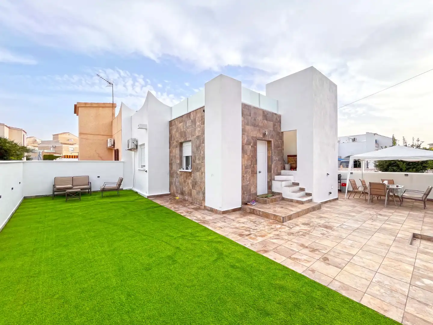 Casa aparellada amb jardí en venda a Orihuela Costa
