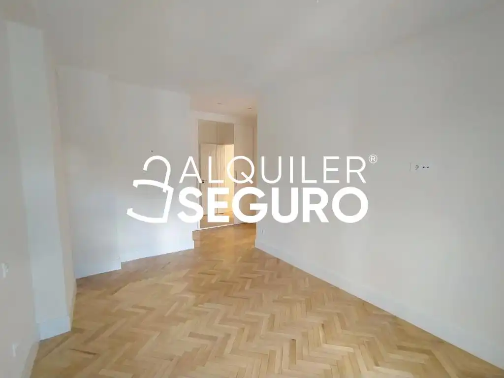 Bedroom of Flat for rent in Madrid  with Heating