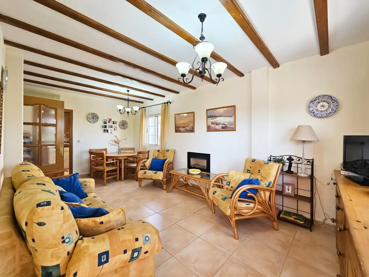 Wohnzimmer von Einfamilien-Reihenhaus zum Verkauf in Santa Pola mit Heizung, Privatgarten und Terrasse