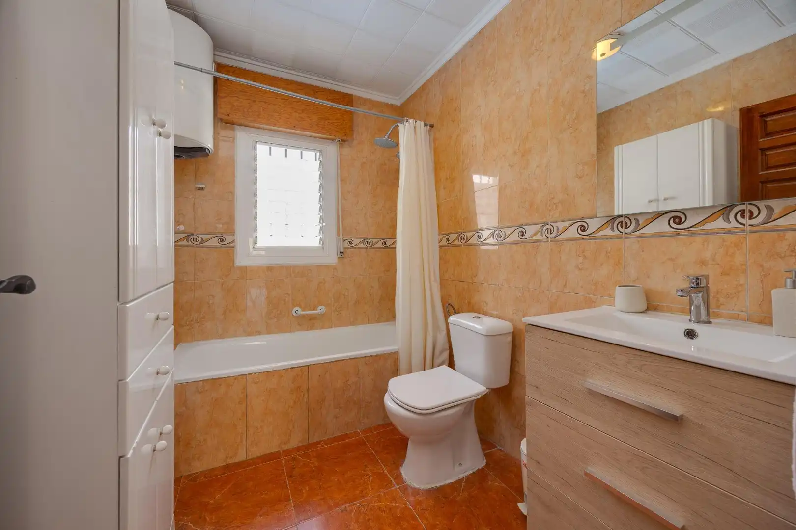 Bany de Casa o xalet en venda en Torrevieja amb Aire condicionat, Jardí privat i Terrassa