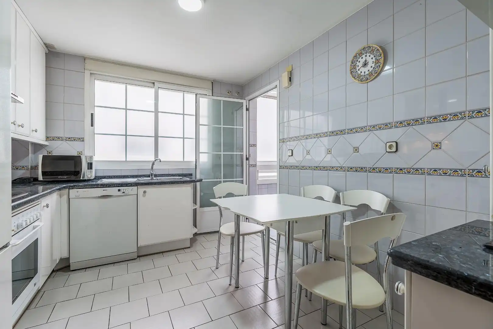 Küche von Wohnung zum Verkauf in Granada mit Klimaanlage und Heizung